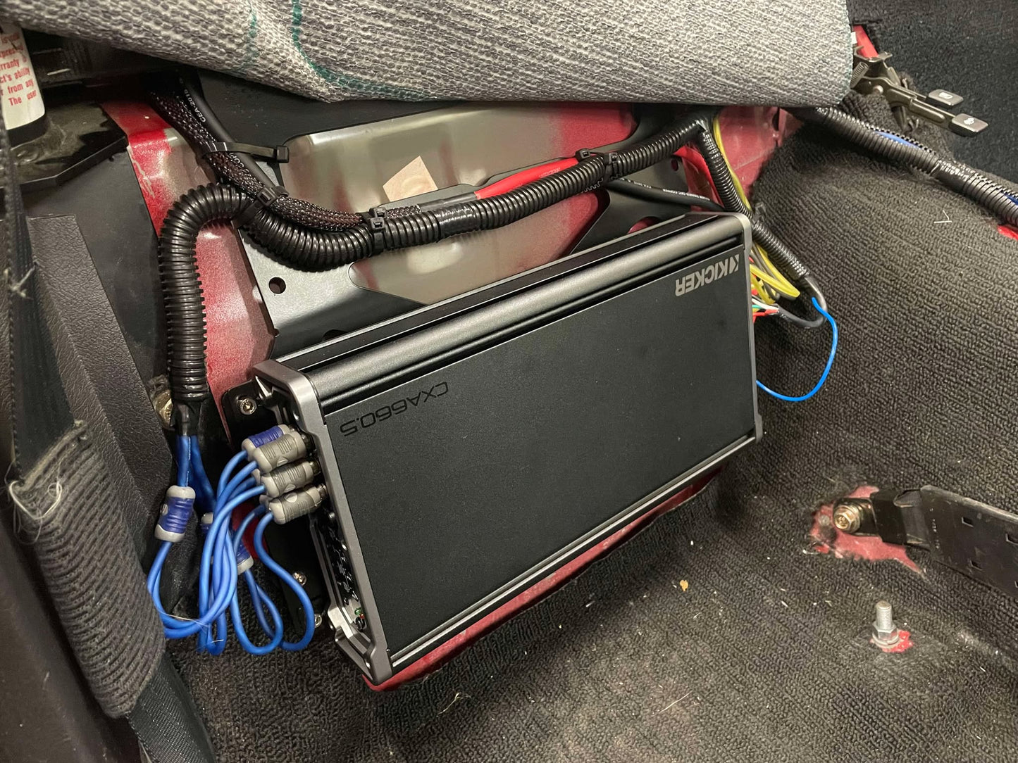 Kicker CX660.5 5-Channel Amplifier NA/NB Mount Kit