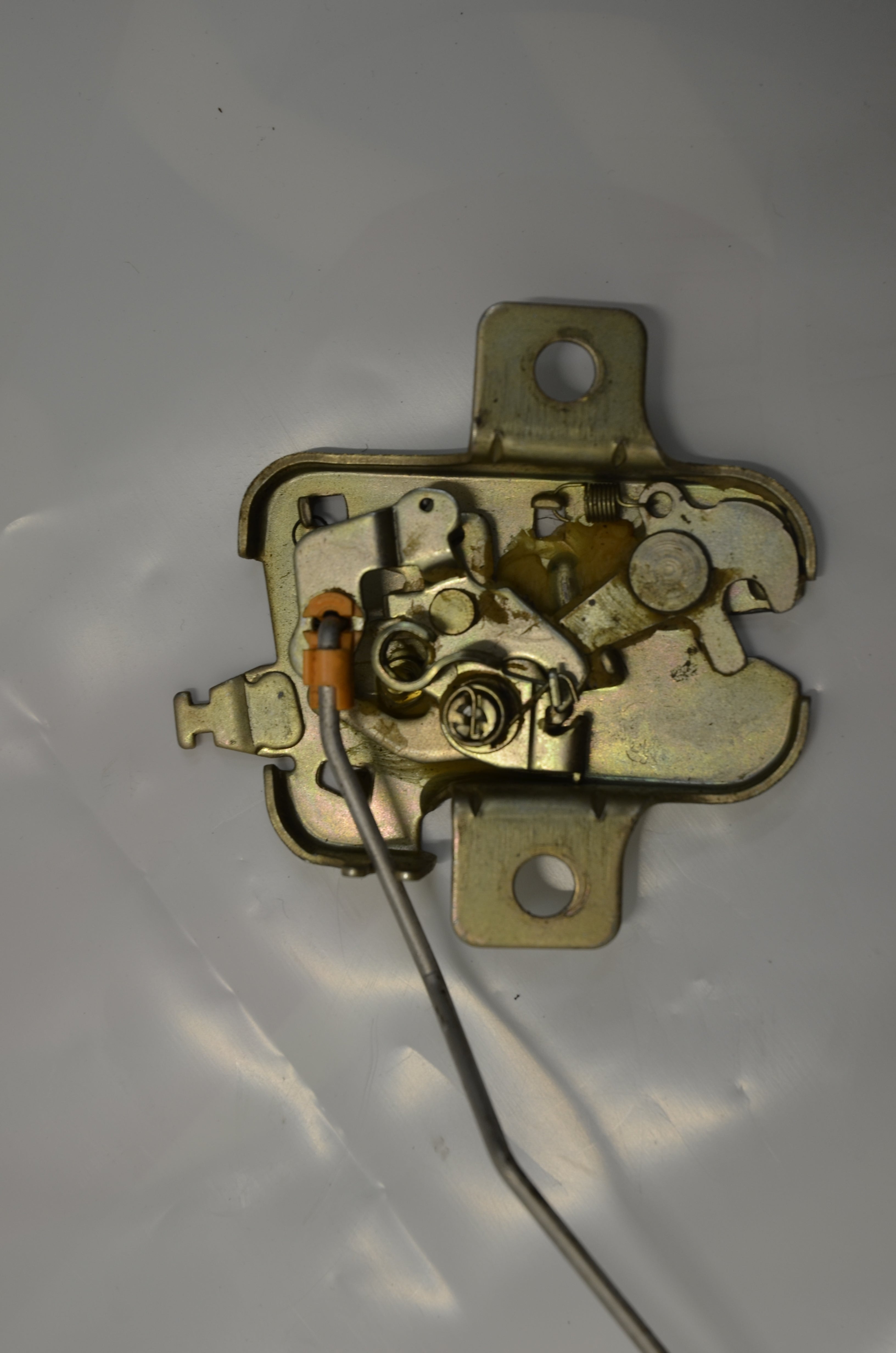 luu 90-97 Miata Trunk Release Latch [Used] - N007-56-820 – Leroy