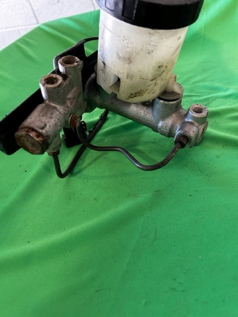 99-05 Brake Master Cylinder [Used]